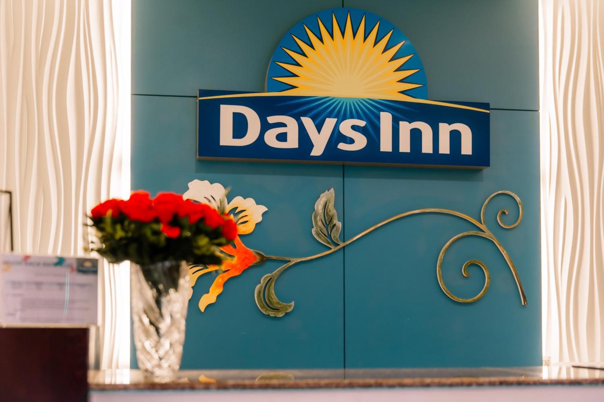 Days Inn By Wyndham Patong Beach Екстериор снимка