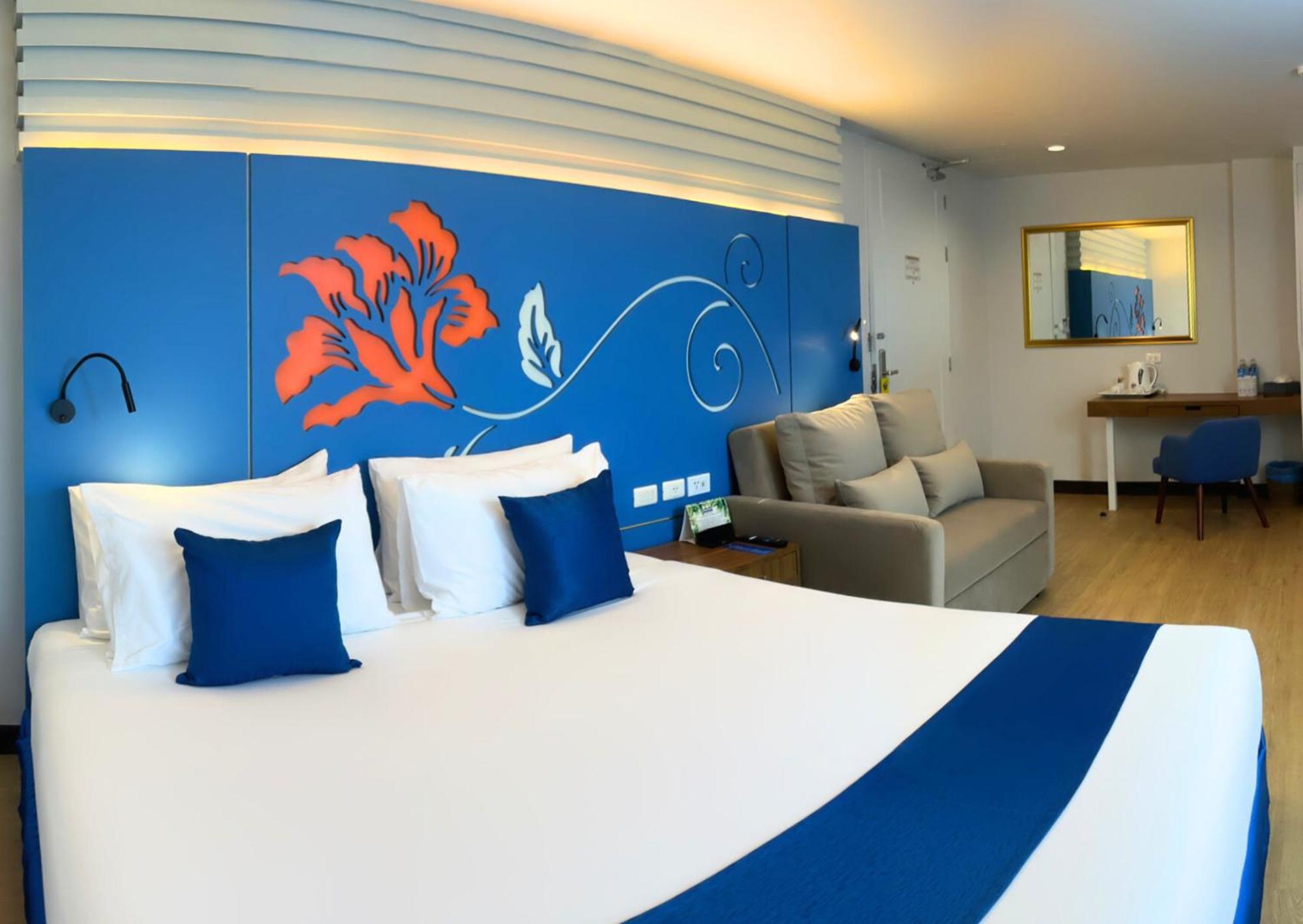 Days Inn By Wyndham Patong Beach Екстериор снимка