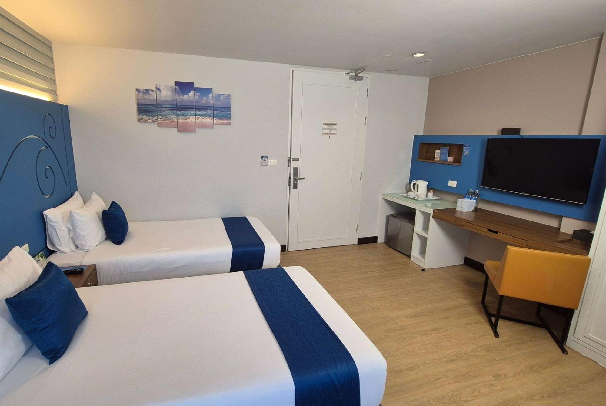 Days Inn By Wyndham Patong Beach Екстериор снимка