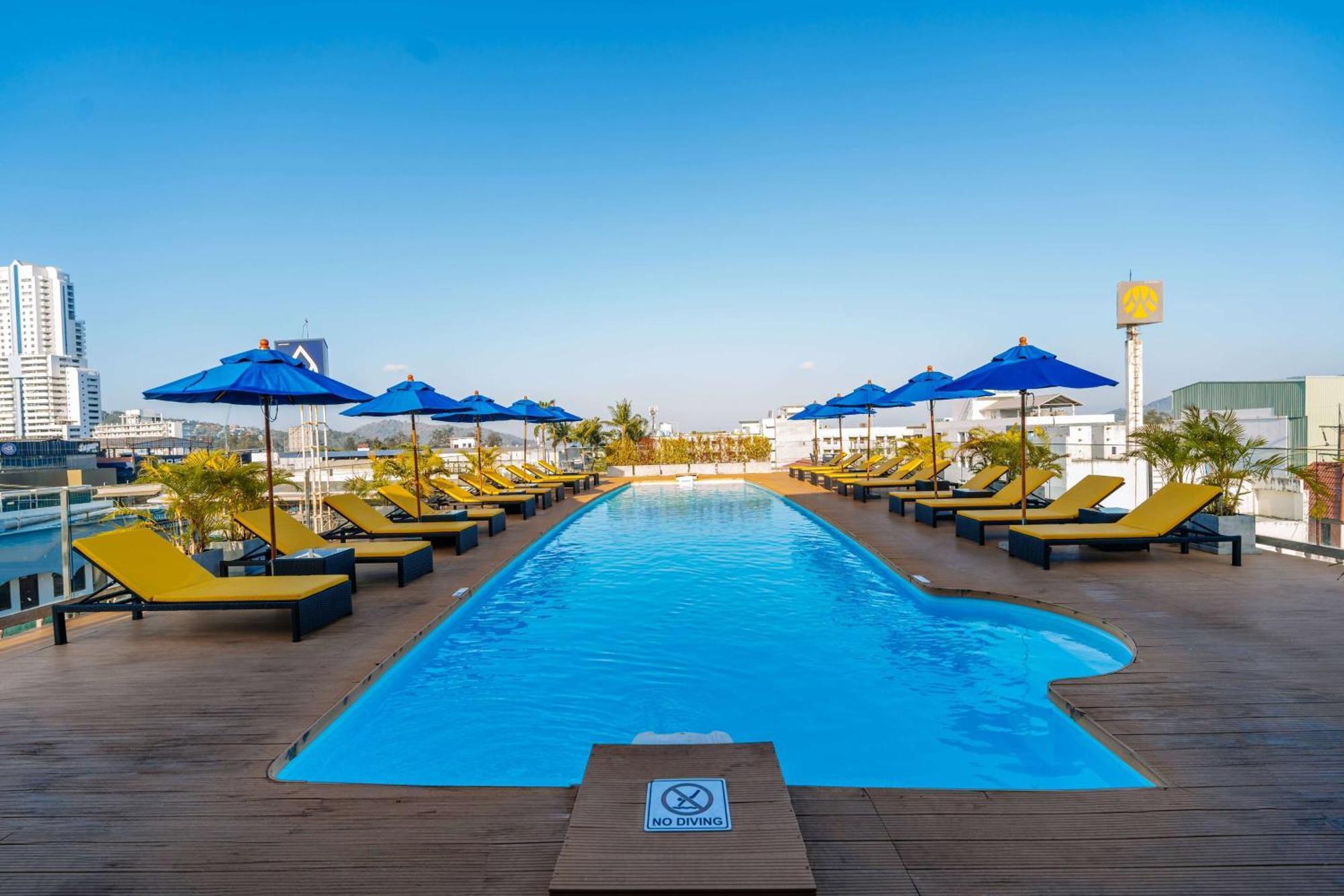 Days Inn By Wyndham Patong Beach Екстериор снимка