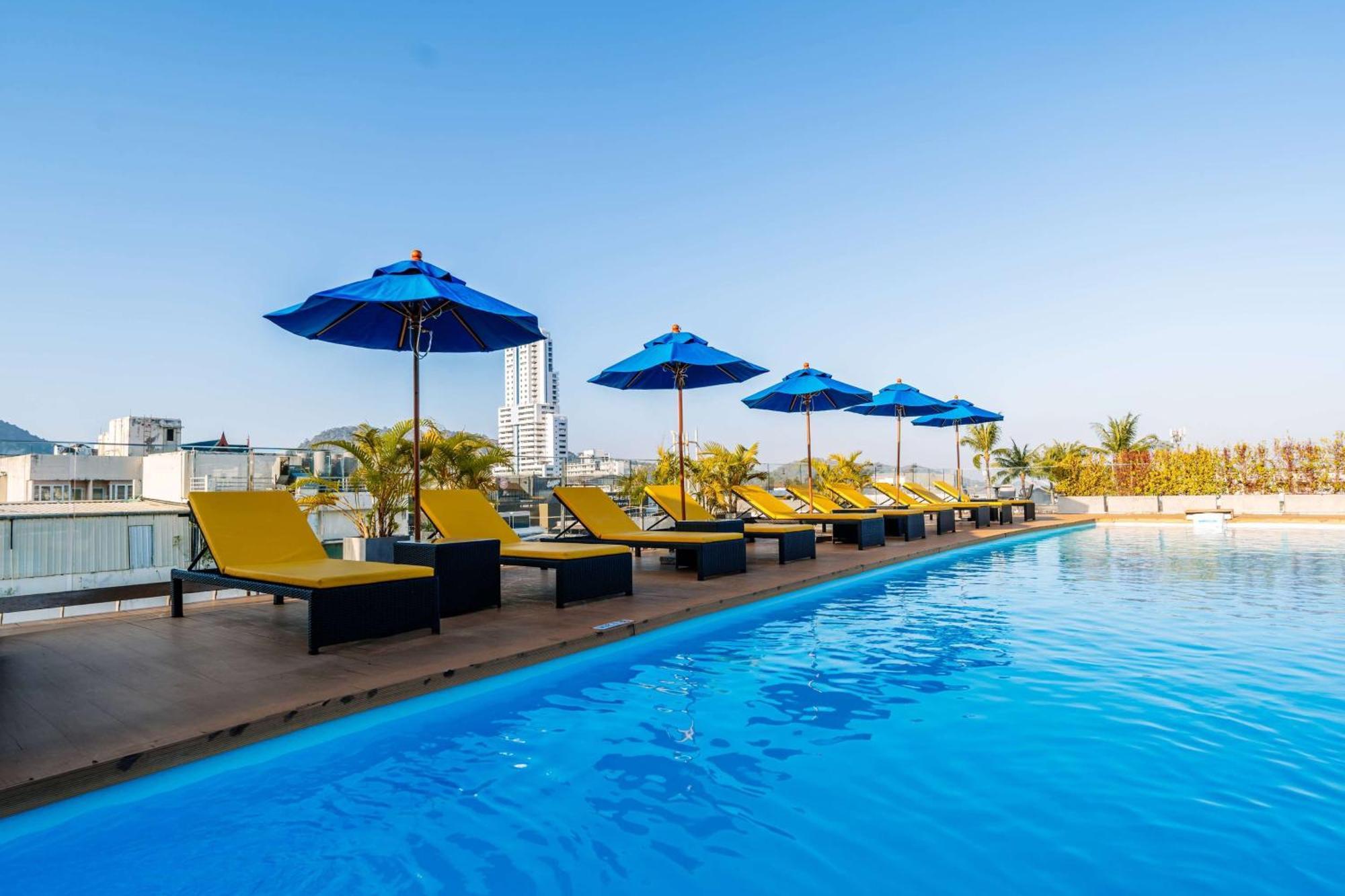 Days Inn By Wyndham Patong Beach Екстериор снимка