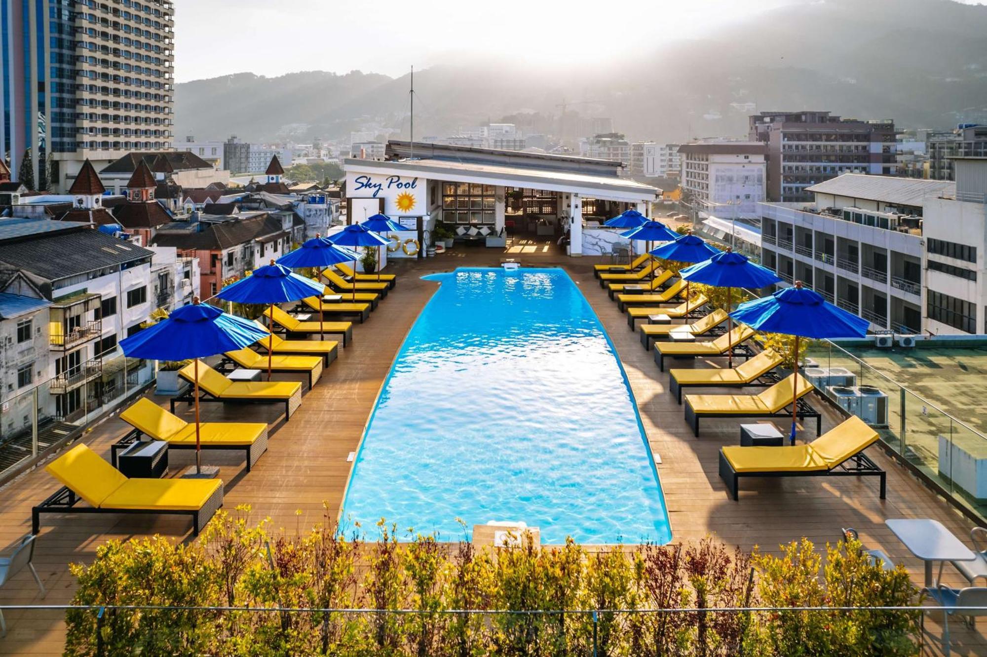 Days Inn By Wyndham Patong Beach Екстериор снимка