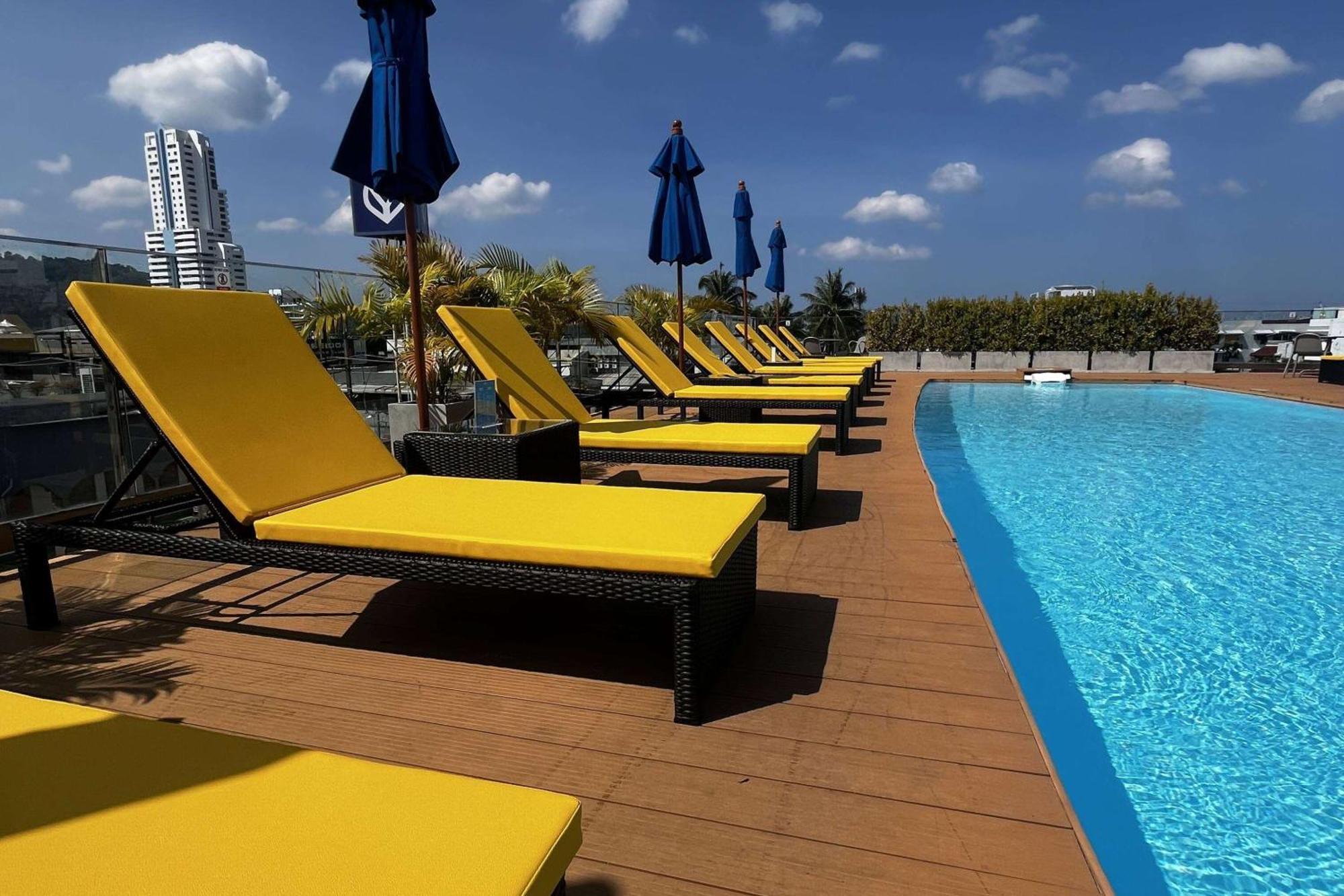 Days Inn By Wyndham Patong Beach Екстериор снимка