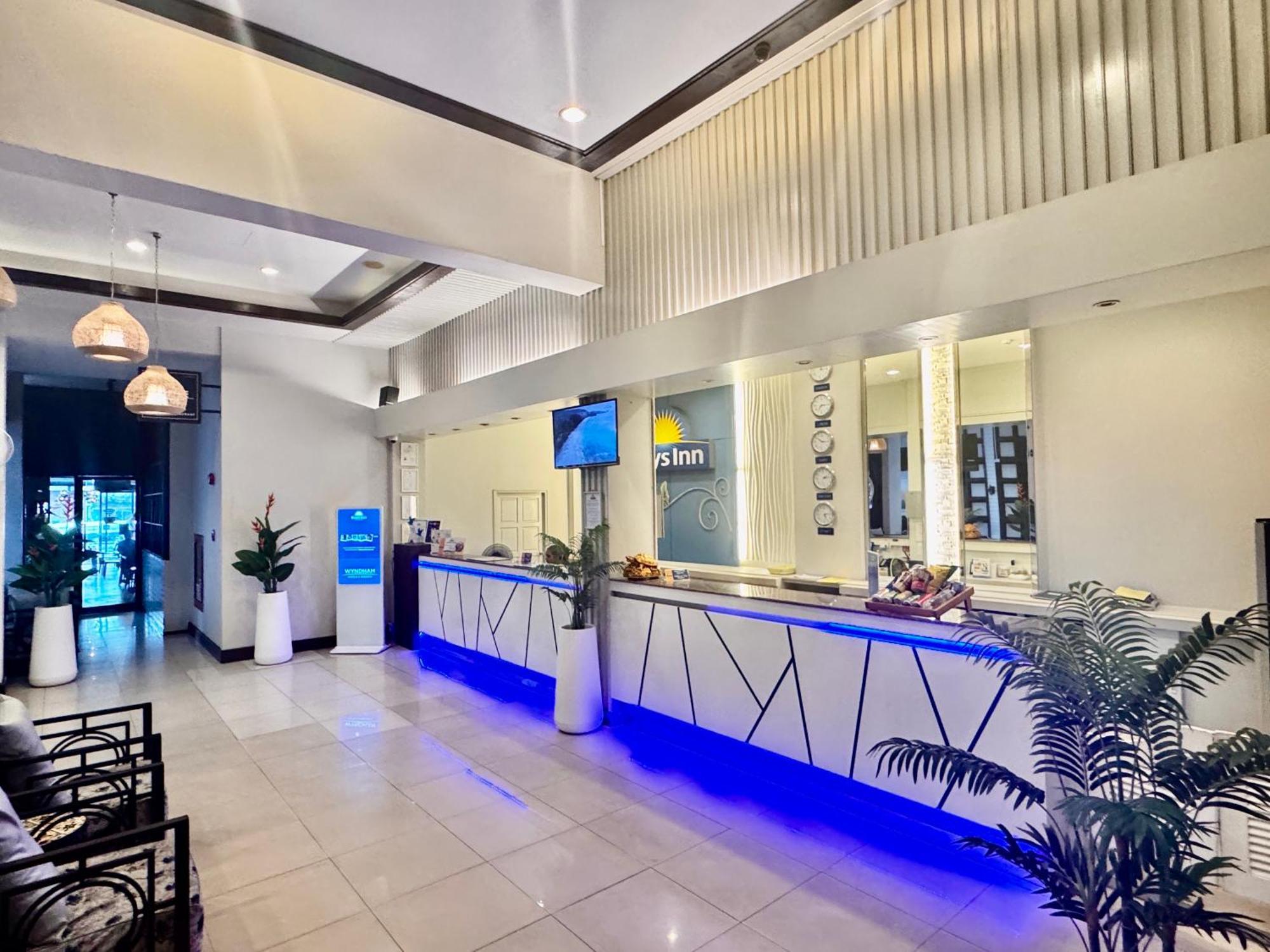 Days Inn By Wyndham Patong Beach Екстериор снимка